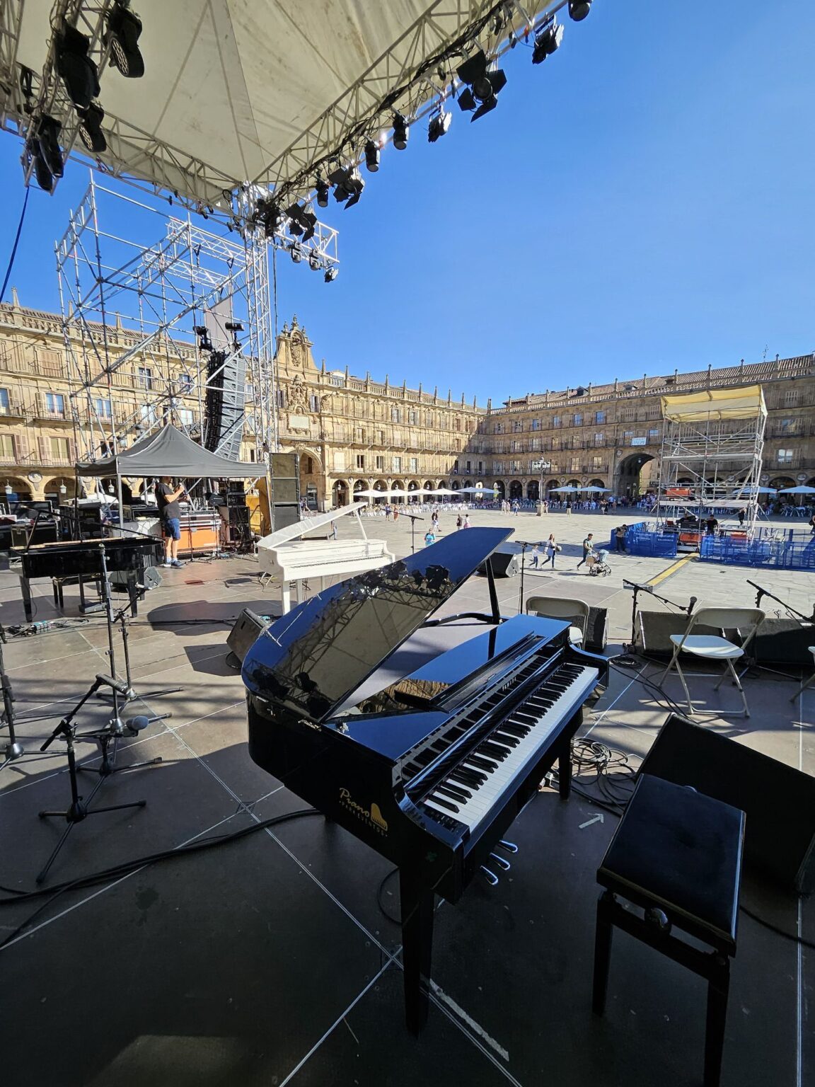 Piano Yamaha 665GP de Cola